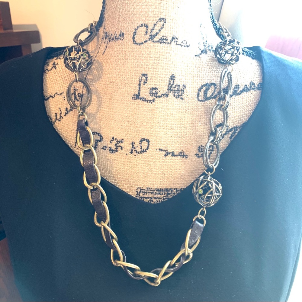 Taramanda Long Chain Necklace With Earrings